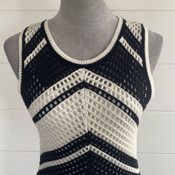 Willow & Wind Medium NEW NWOT Black White Womens Crochet Dress Chevron Sleeveles - Picture 2 of 6